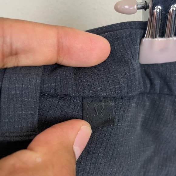 Lululemon Commission Short Classic 9" *Ventlight Mesh Obsidian - Picture 10 of 11